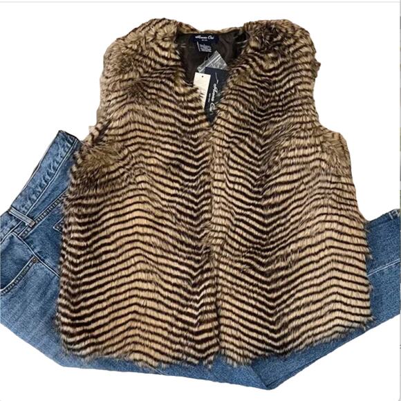 NWT Francesca's  Brown & Tan Faux Fur Animal Print Vest - SIZE LARGE - Picture 1 of 10